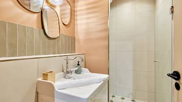 Apartamento | Baño | Secador de pelo, toallas, jabón y champú