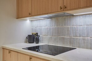 Appartement | Cuisine privée | Réfrigérateur, micro-ondes, four, plaque de cuisson