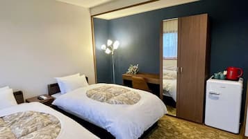 Comfort Twin Room, 2 Twin Beds, Non Smoking | Desk, laptop workspace, free WiFi