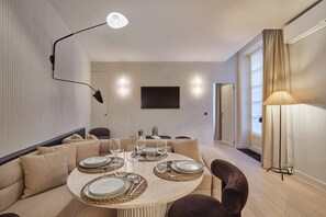 Living area - Superb Apartment With AC - Louvre Palais-royal (Paris)