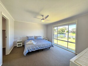 3 bedrooms, bed sheets