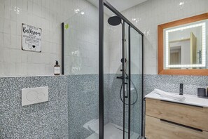 Apartment | Bathroom