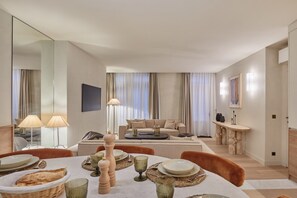 Apartment | Dining - Stunning Renovated Apartment Louvre Palais-royal (Paris)