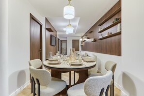 Apartment | Dining - Sublime Apartment With AC - Center of Paris (Paris)