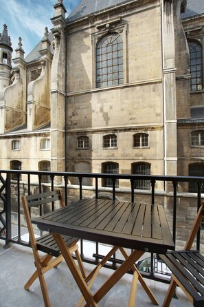 Apartment | Outdoor dining - Magnificent Apartment With AC - Louvre Museum (Paris)