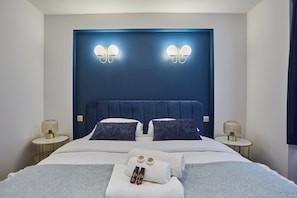 Apartment | Laptop workspace, iron/ironing board, bed sheets - Sublim & New Aparment Saint Germain des Pres (Paris)