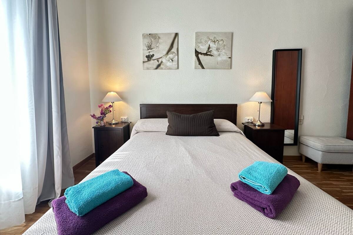 Quarto casal conforto, banheiro compartilhado | Ferros/tábuas de passar roupa, Wi-Fi de cortesia