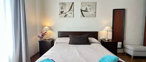 Iron/ironing board, free WiFi