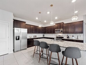 Fridge, microwave, oven, stovetop - 10 BR Villa, Game Room, Pool, Resort - by Blue Sky Villas (Davenport)