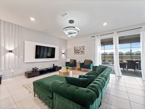 Smart TV, video games, table football - 10 BR Villa, Game Room, Pool, Resort - by Blue Sky Villas (Davenport)