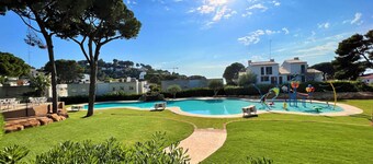 Bungalow Near Pals Beach & Pool