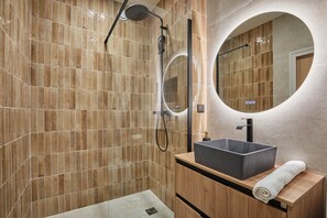 Íbúð | Baðherbergi | Hárblásari, sápa, sjampó