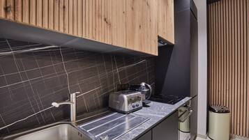 Apartamento | Cozinha privada | Geladeira, micro-ondas, fogão, cooktop