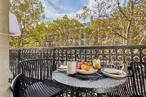 Apartment | Outdoor dining