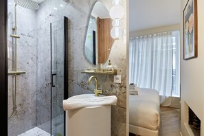 Departamento | Baño | Secadora de cabello, jabón, shampoo 