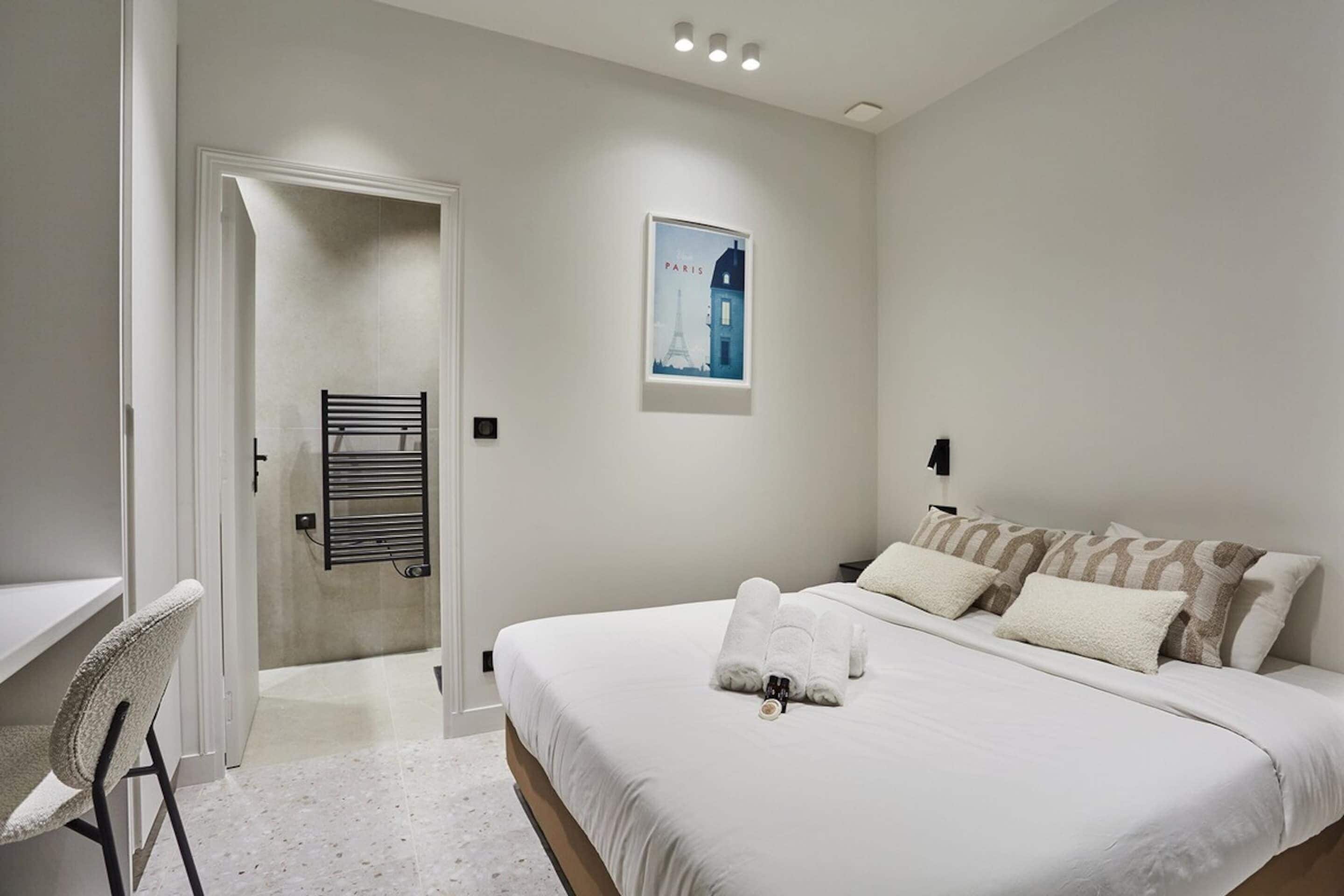 Apartment | Laptop workspace, iron/ironing board, bed sheets