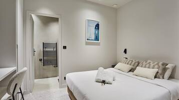 Apartment | Laptop workspace, iron/ironing board, bed sheets