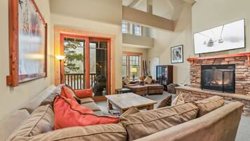 Condo, 3 Bedrooms | Living area