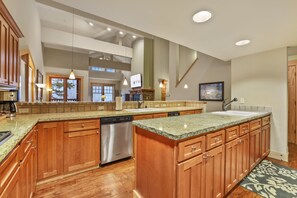 Condo, 3 quartos | Cozinha privada | Geladeira