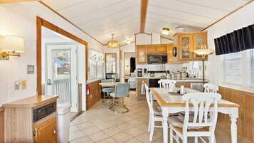 House, 2 Bedrooms | Dining