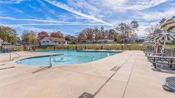 House, 2 Bedrooms | Pool | Outdoor pool