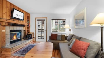 Condo, 2 Bedrooms | Living area