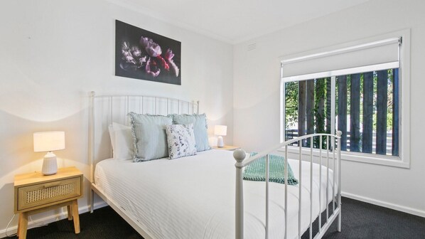 2 chambres, fer et planche à repasser