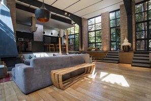 Interior - SPAZIOPANIERI
Up to 10 guests in a mix of luxury and orient with spa and terrace (Roma)