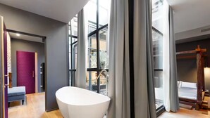 A modern bathroom with a freestanding bathtub, large windows, and a view of the city. - SPAZIOPANIERI
Up to 10 guests in a mix of luxury and orient with spa and terrace (Roma)