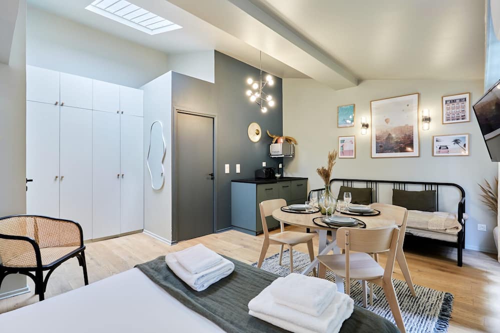 Charming Studio Center of Paris With AC