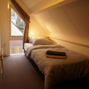 4 bedrooms, bed sheets - Holiday Home in Noordwijkerhout With Garden (Noordwijkerhout)