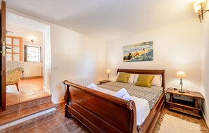 6 chambres, fer et planche à repasser, Wi-Fi gratuit, draps fournis