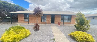 Coastal Cottage - Short walk to beach.  Off peak special!