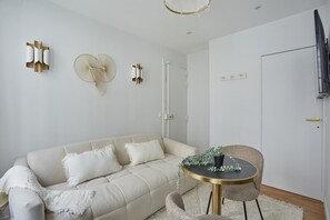Apartment | Living area - Cosy and New Studio Center of Paris (Paris)