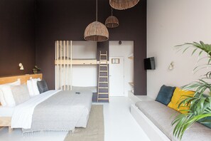 Family Room for 5 with Garden Views | Desk, laptop workspace, free WiFi