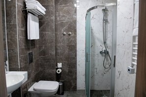 Standard Double or Twin Room | Bathroom - BG Hotel Sofia (Sofia)