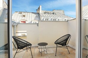 Apartment | Terrace/patio - Charming Apartment Center of Paris With Terrace (Paris)