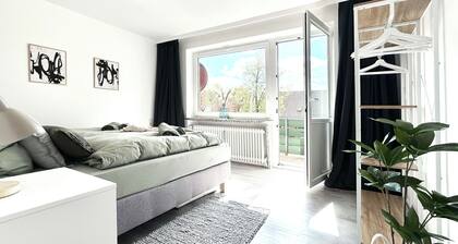 Modern vacation apartment near the center/train station with WiFi & parking space