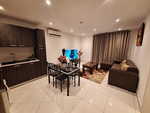 TV connectée de 65 pouces avec chaînes par satellite, Netflix