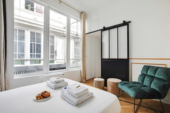 Apartment | 2 bedrooms, laptop workspace, iron/ironing board, bed sheets