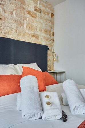Apartment | Laptop workspace, iron/ironing board, bed sheets - New Appartement Le Marais Center de Paris (Paris)