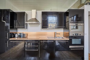 Apartment | Private kitchen | Fridge, microwave, oven, stovetop - Incredible Apartment Louvre/palais Royal (Paris)