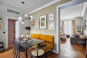 Apartment | Dining - Magnificent new Apartment Notre Dame de Paris (Paris)