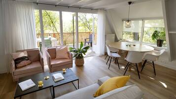 Smart TV, DVD player, table tennis, books