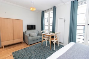 Apartamento | 1 quarto, espaço de trabalho para notebook