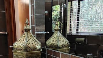 Rom, 1 soverom, røyk, balkong | Bad