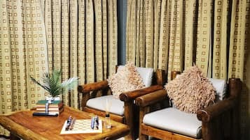Room, 1 Bedroom, Smoking, Balcony | Living room | Books