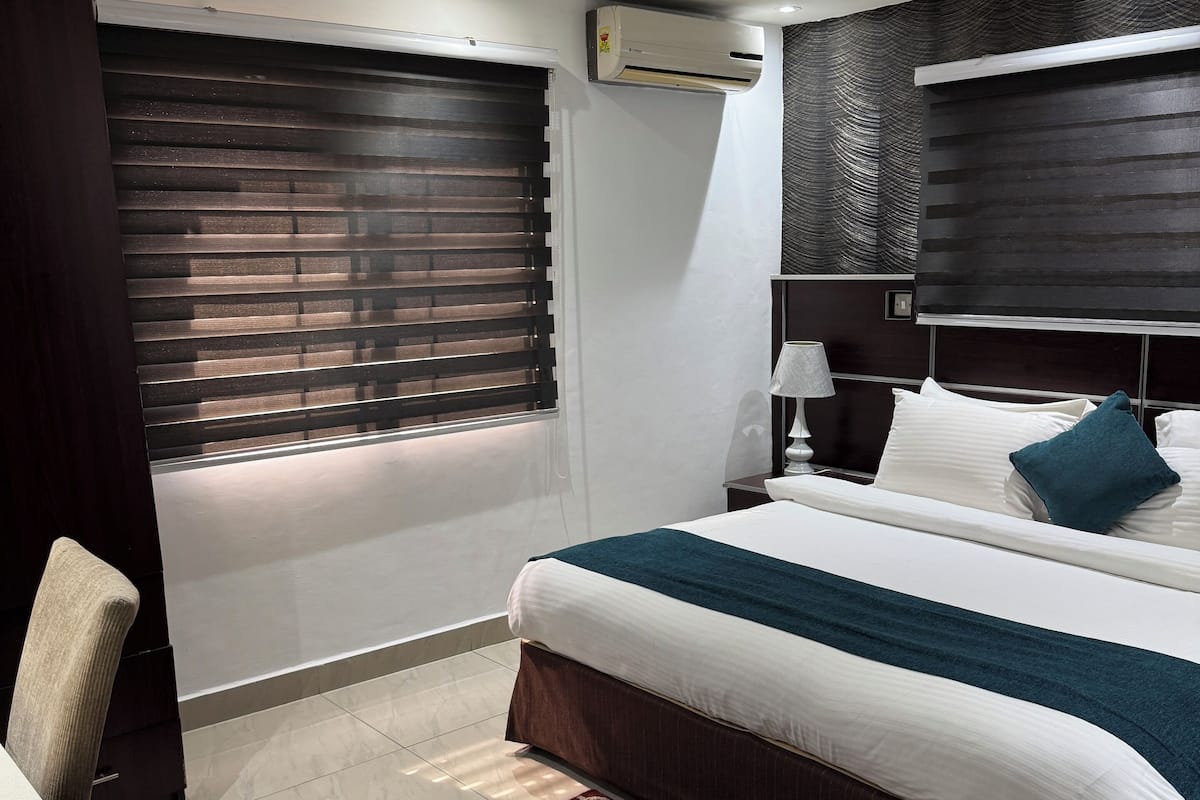 Departamento ejecutivo | Caja de seguridad en la habitación y escritorio