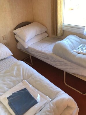 Cabin | 2 bedrooms, free WiFi, bed sheets - Pet Friendly 2 Bedroom Caravan Clarach Bay (Aberystwyth)