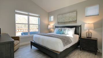 3 bedrooms, iron/ironing board, Internet, bed sheets